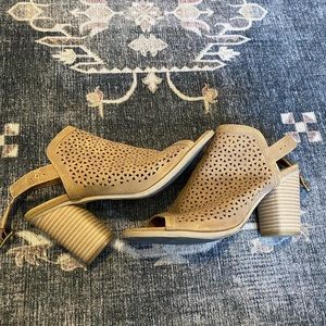 Universal threads booties